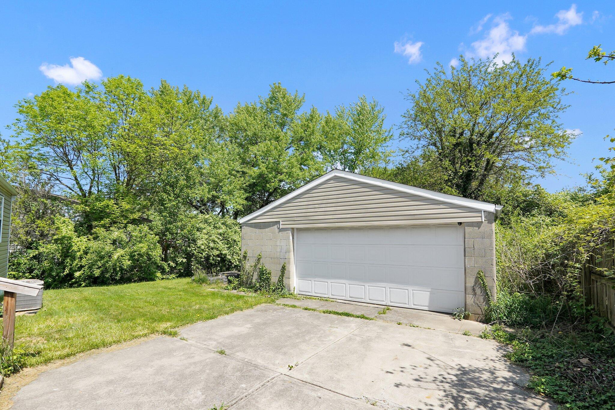 3649 Hollowwood Avenue