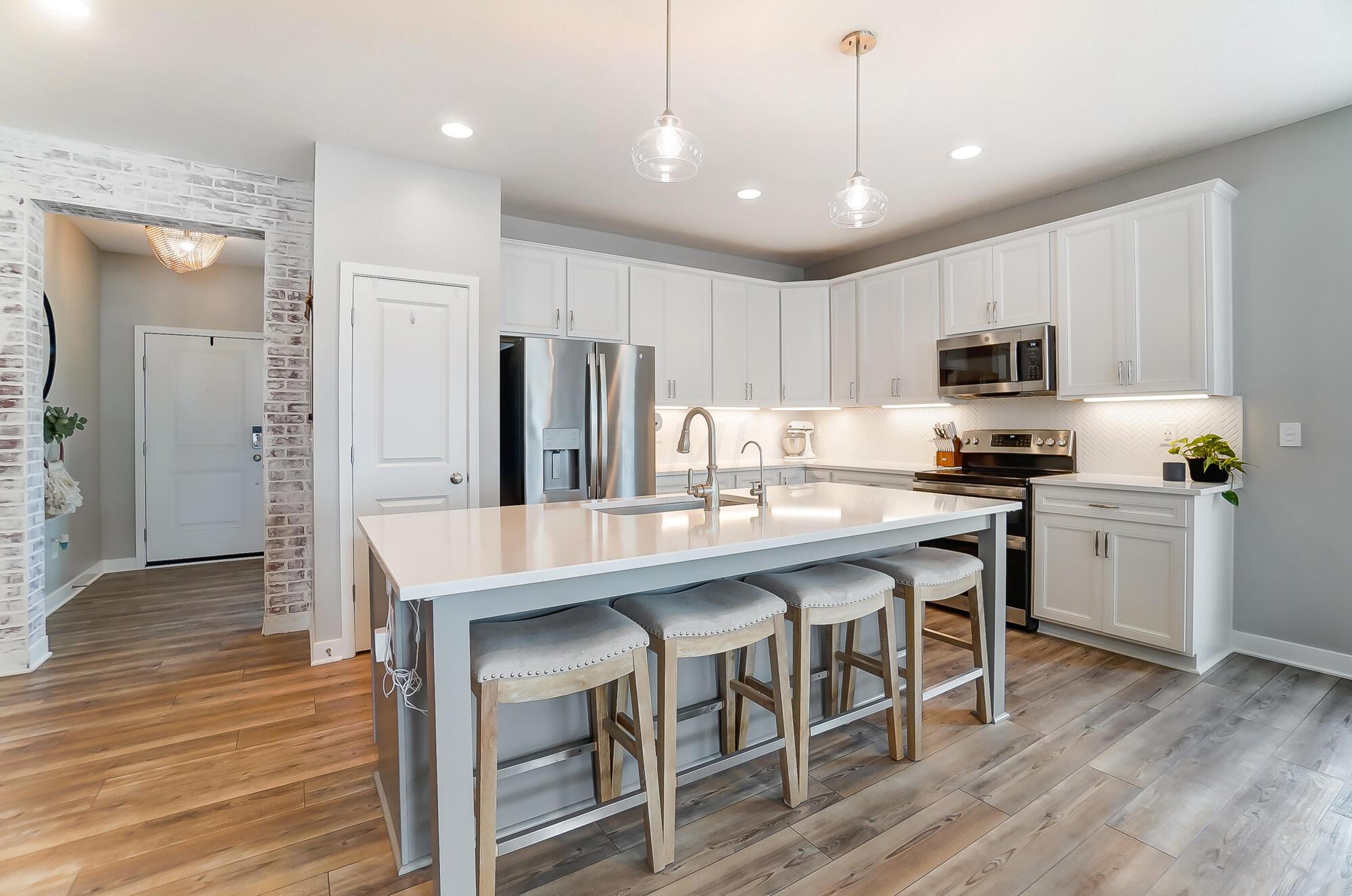 411 Oakland Hills Loop