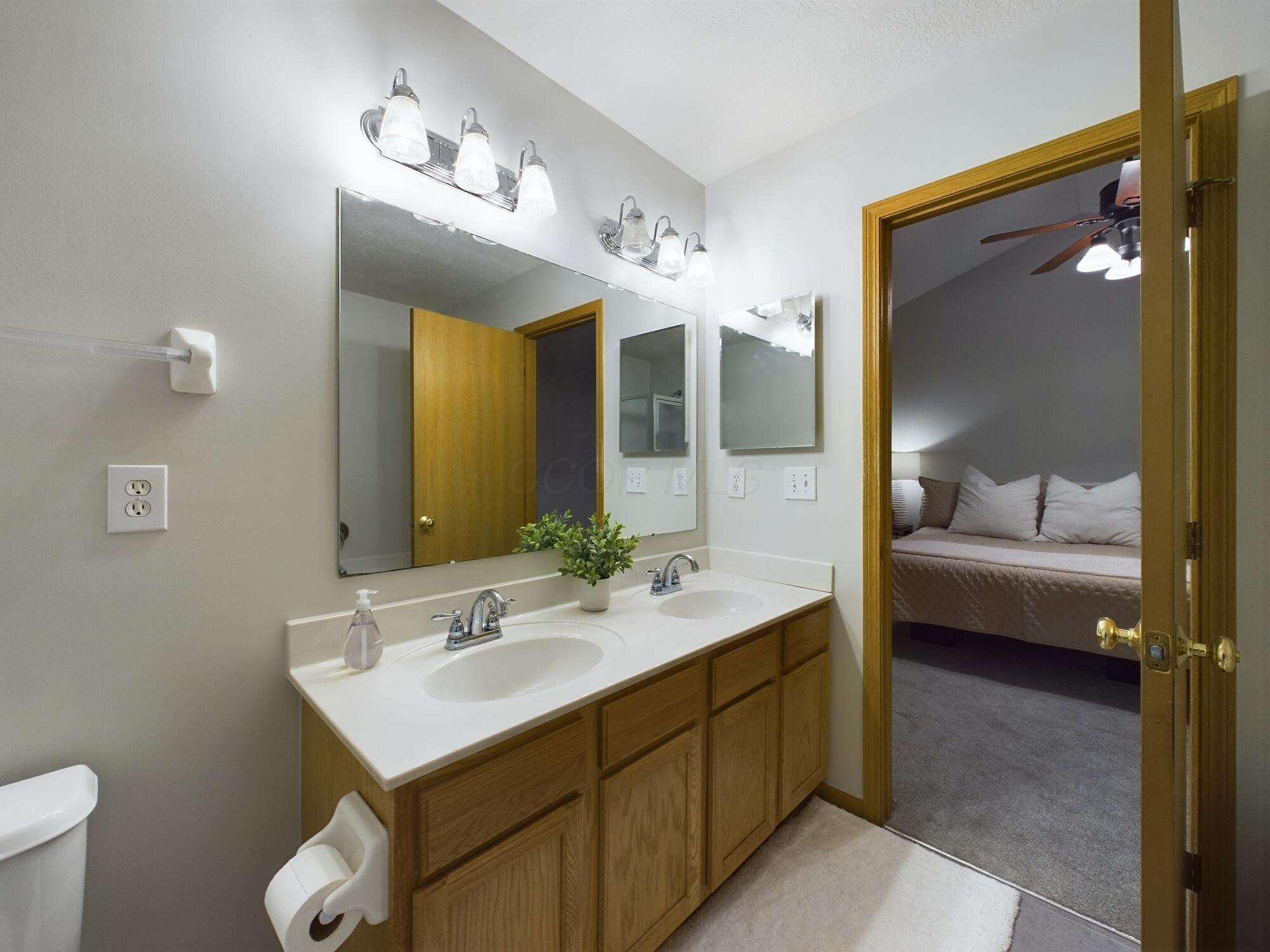 819 Corylus Drive SW