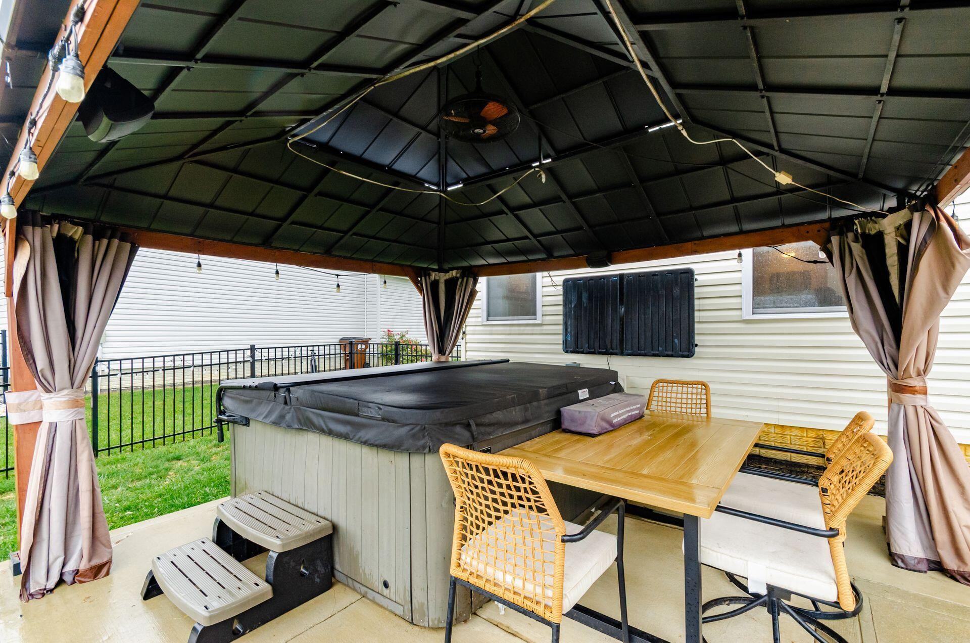 157 Chestnut Commons Drive, Commercial Point