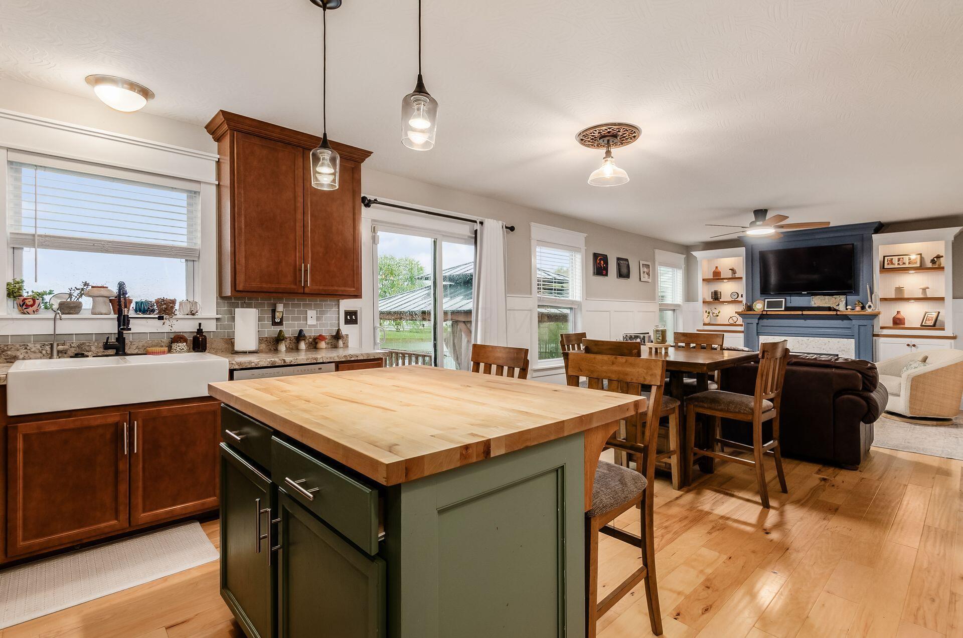 157 Chestnut Commons Drive, Commercial Point