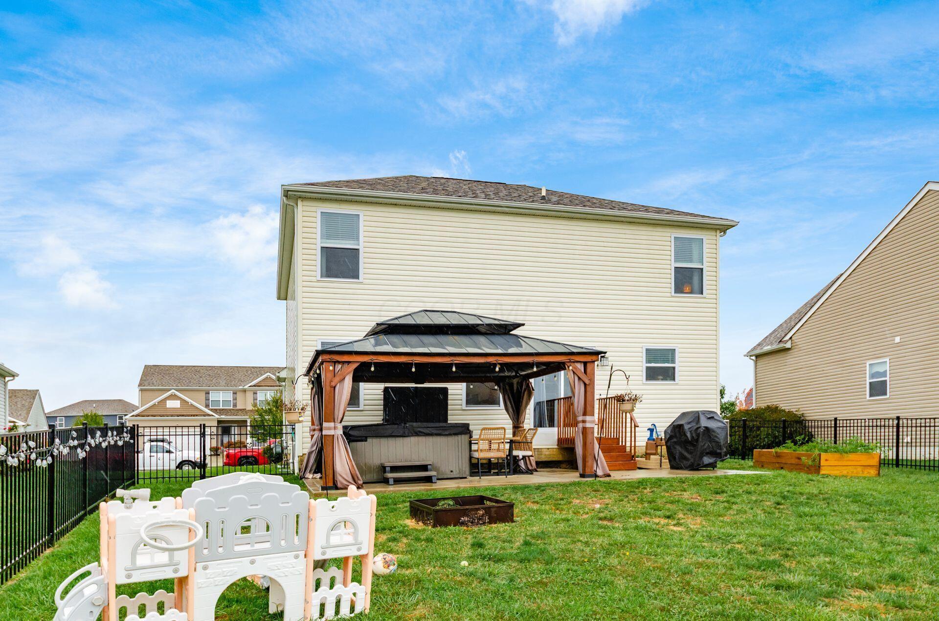 157 Chestnut Commons Drive, Commercial Point