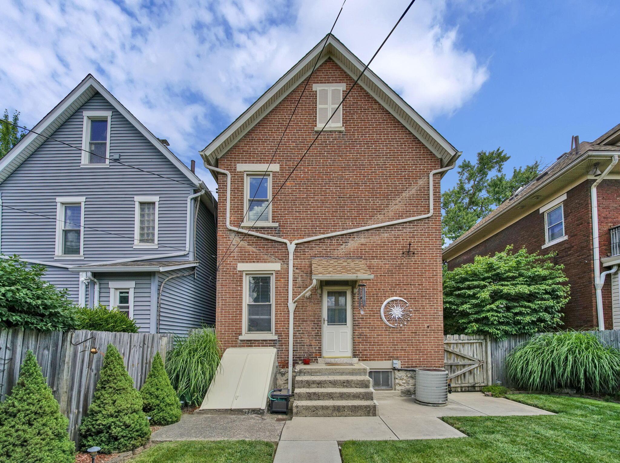 23 Hanford Street