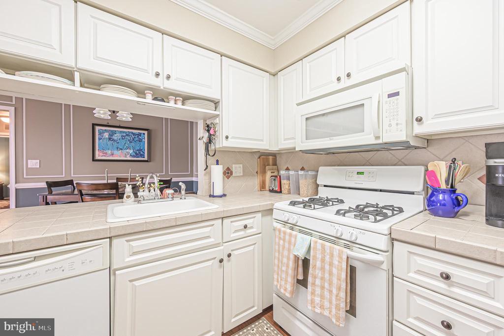 3607 SAXONY DRIVE