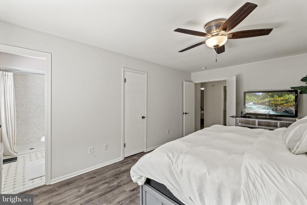 907 KINGS CROFT