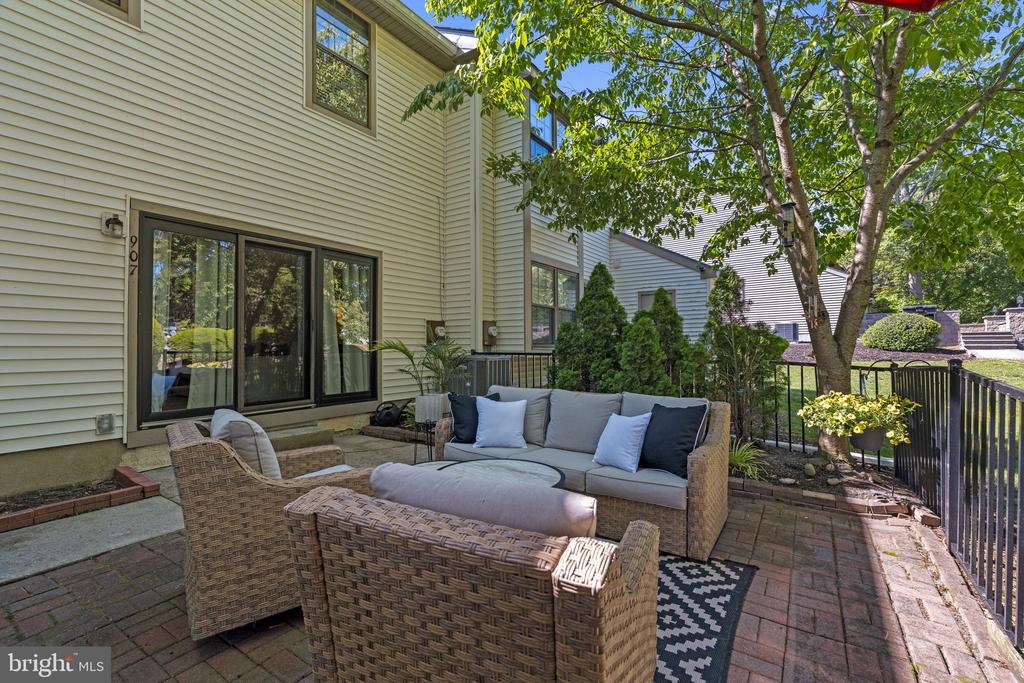 907 KINGS CROFT