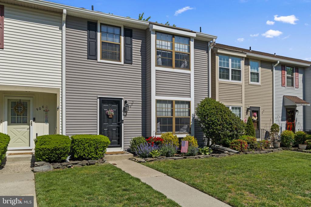 907 KINGS CROFT