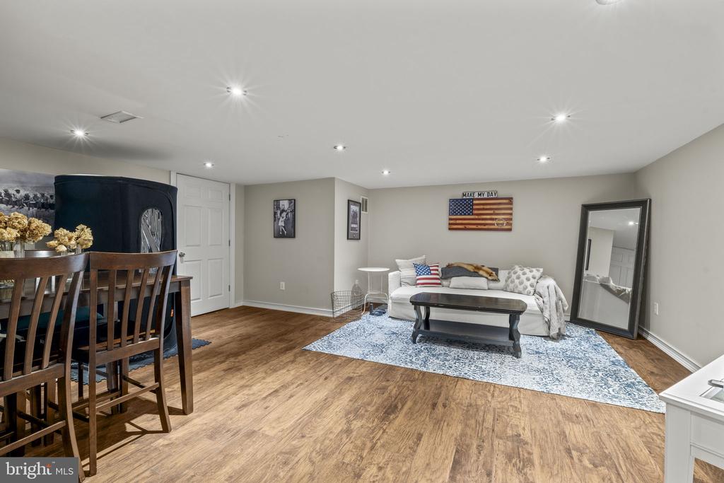 907 KINGS CROFT