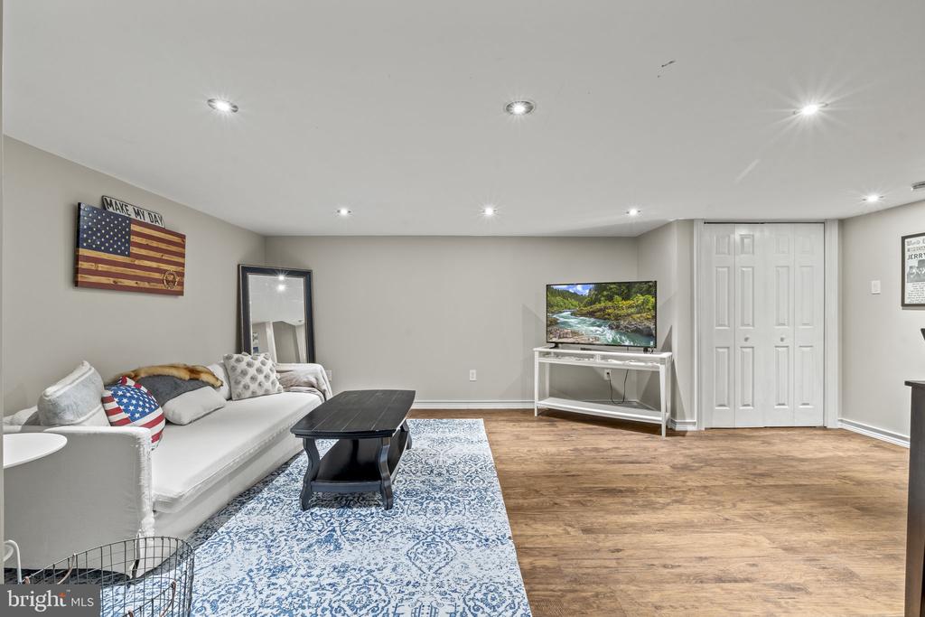 907 KINGS CROFT