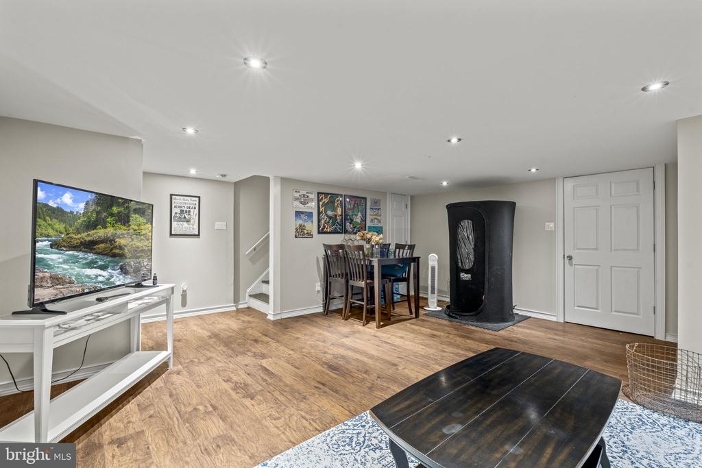 907 KINGS CROFT
