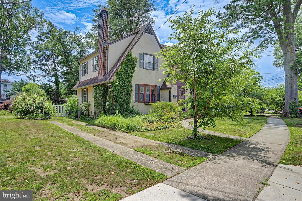 604 LEES AVENUE