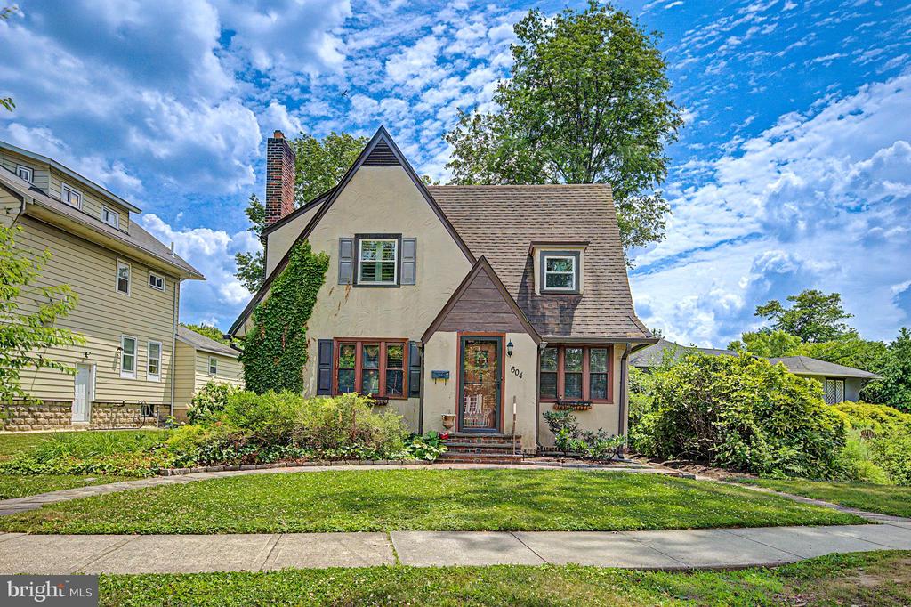 604 LEES AVENUE