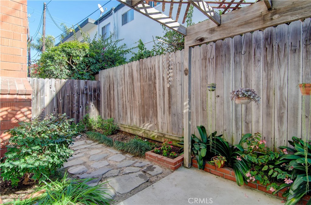 939 W 19th Street C3