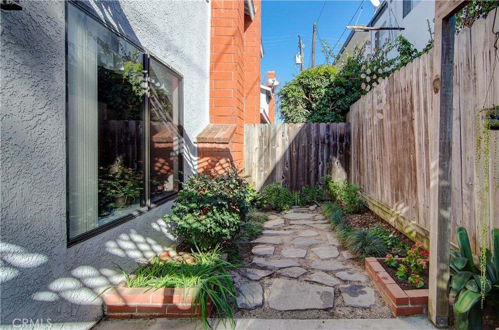 939 W 19th Street C3