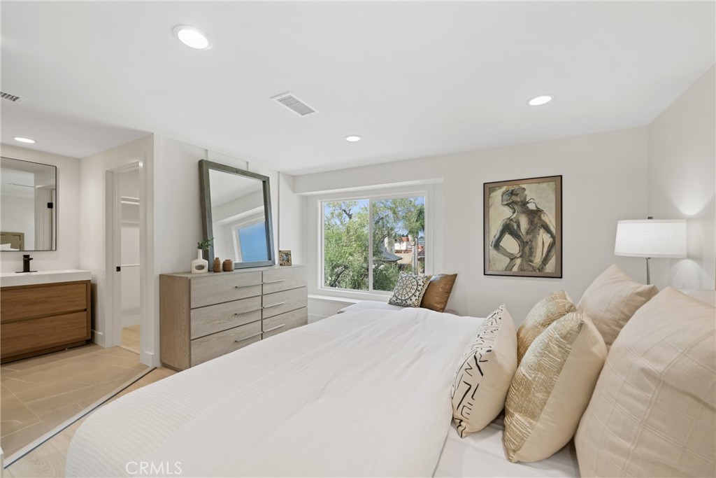 8182 Whitburn Circle