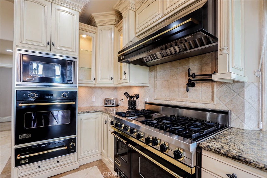 23180 Gray Fox Drive