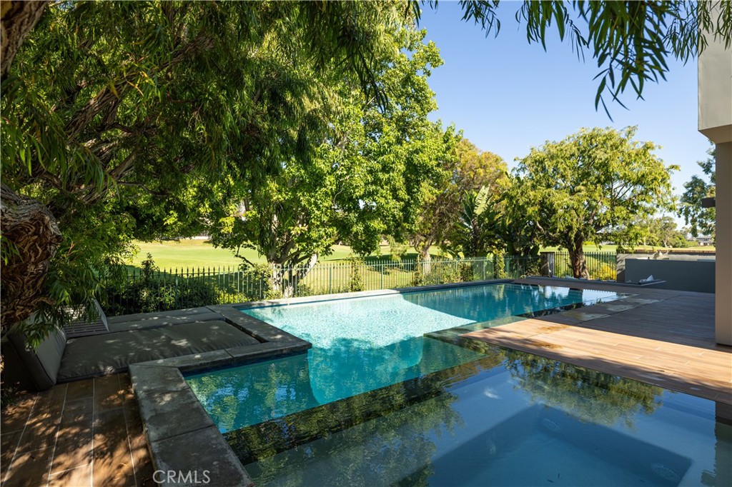 19466 Woodlands Drive