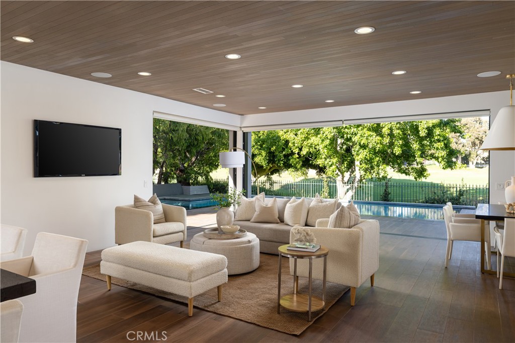 19466 Woodlands Drive