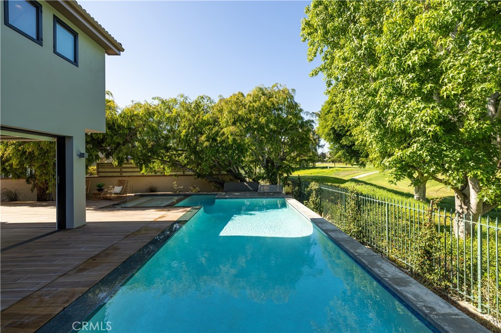 19466 Woodlands Drive