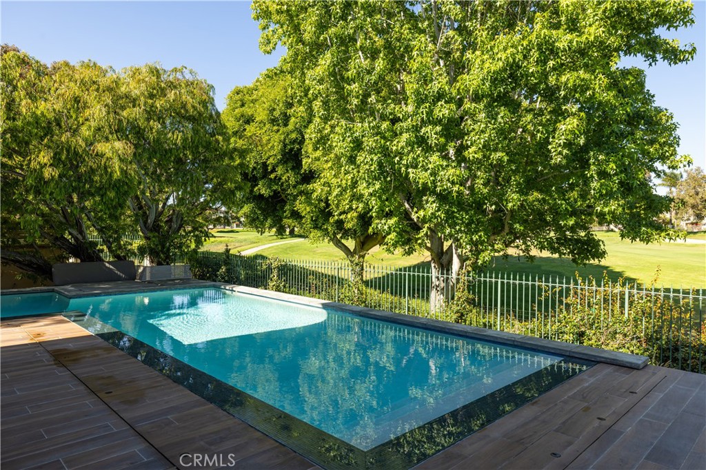 19466 Woodlands Drive