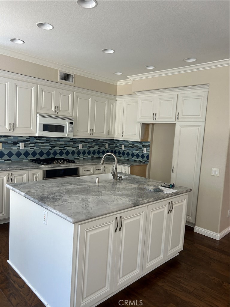 7057 Trestles Court