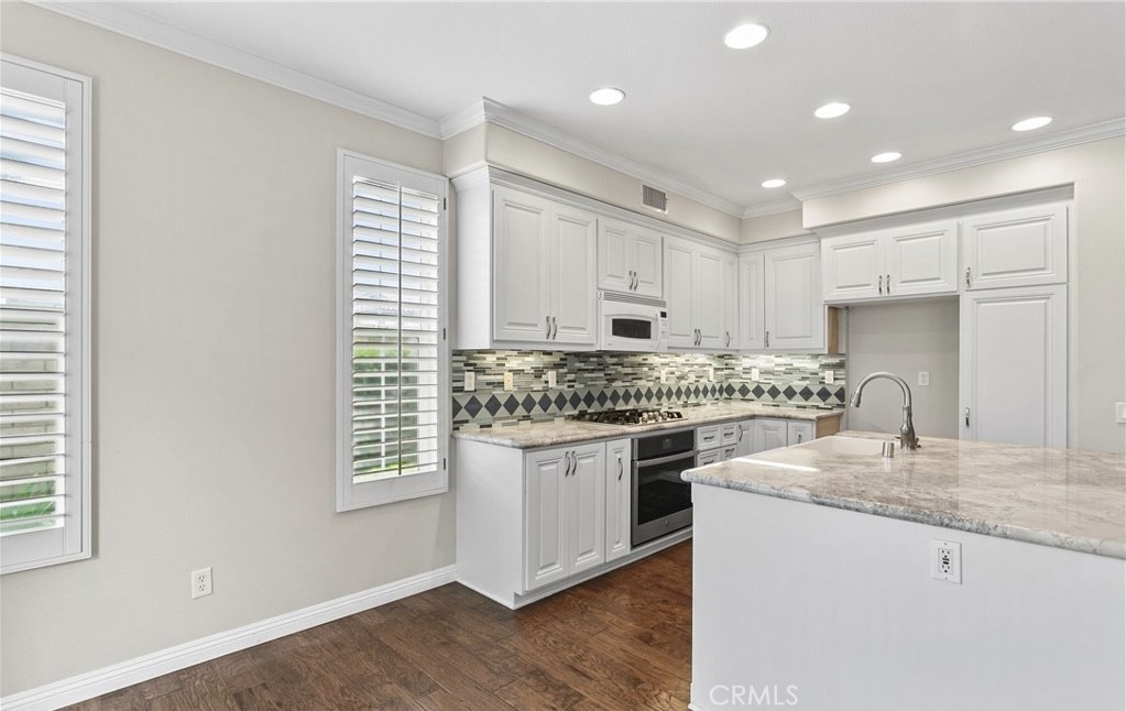 7057 Trestles Court