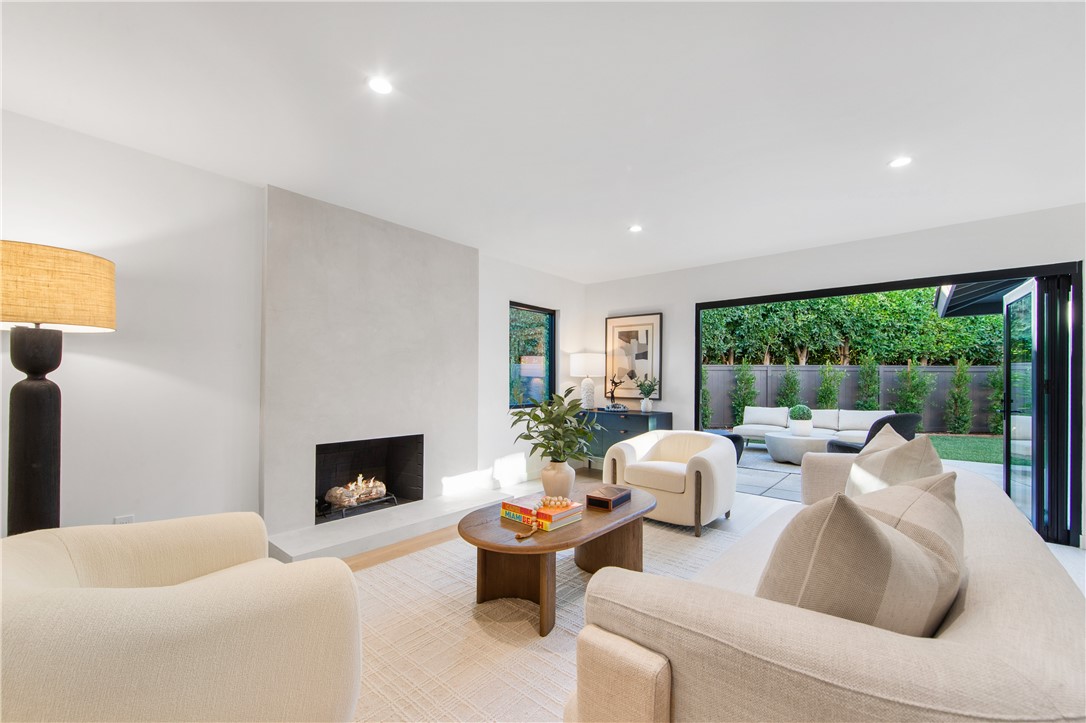 19321 Manor Point Circle