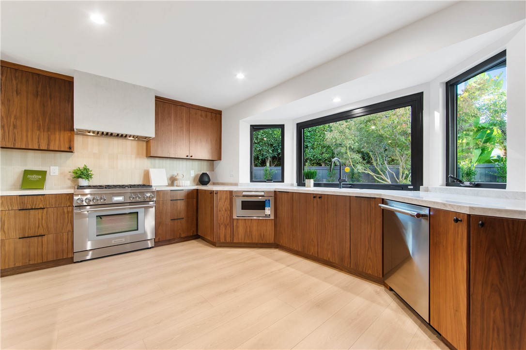 19321 Manor Point Circle