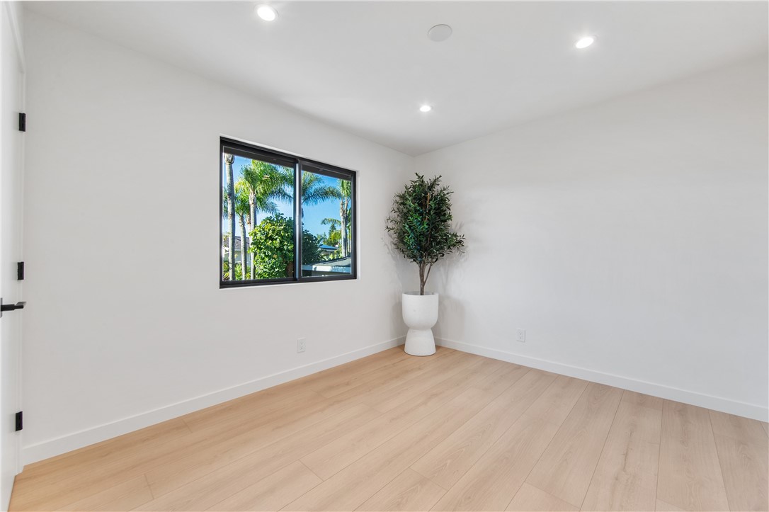 19321 Manor Point Circle