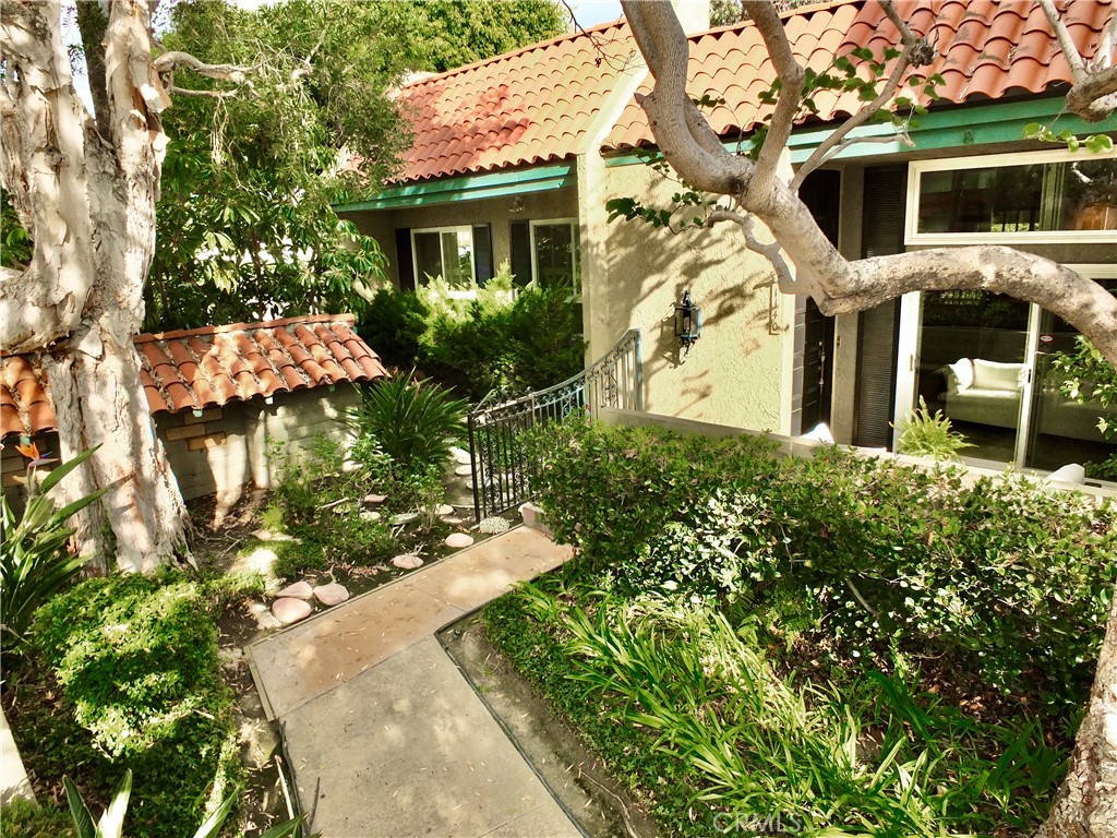 1140 Palo Verde Avenue