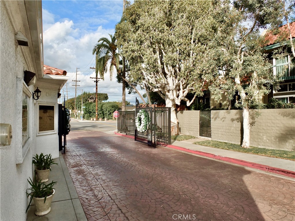 1140 Palo Verde Avenue