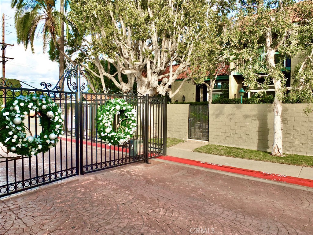 1140 Palo Verde Avenue