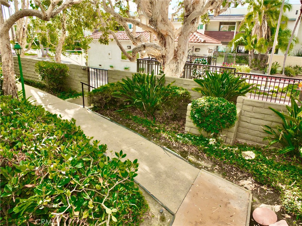 1140 Palo Verde Avenue