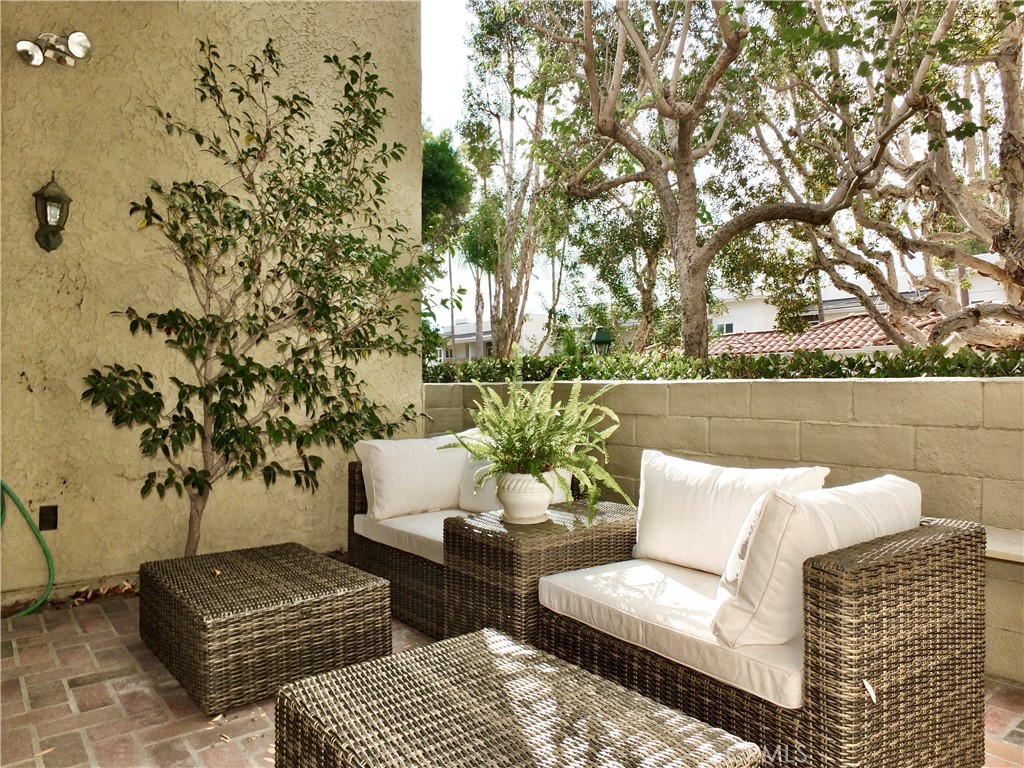 1140 Palo Verde Avenue