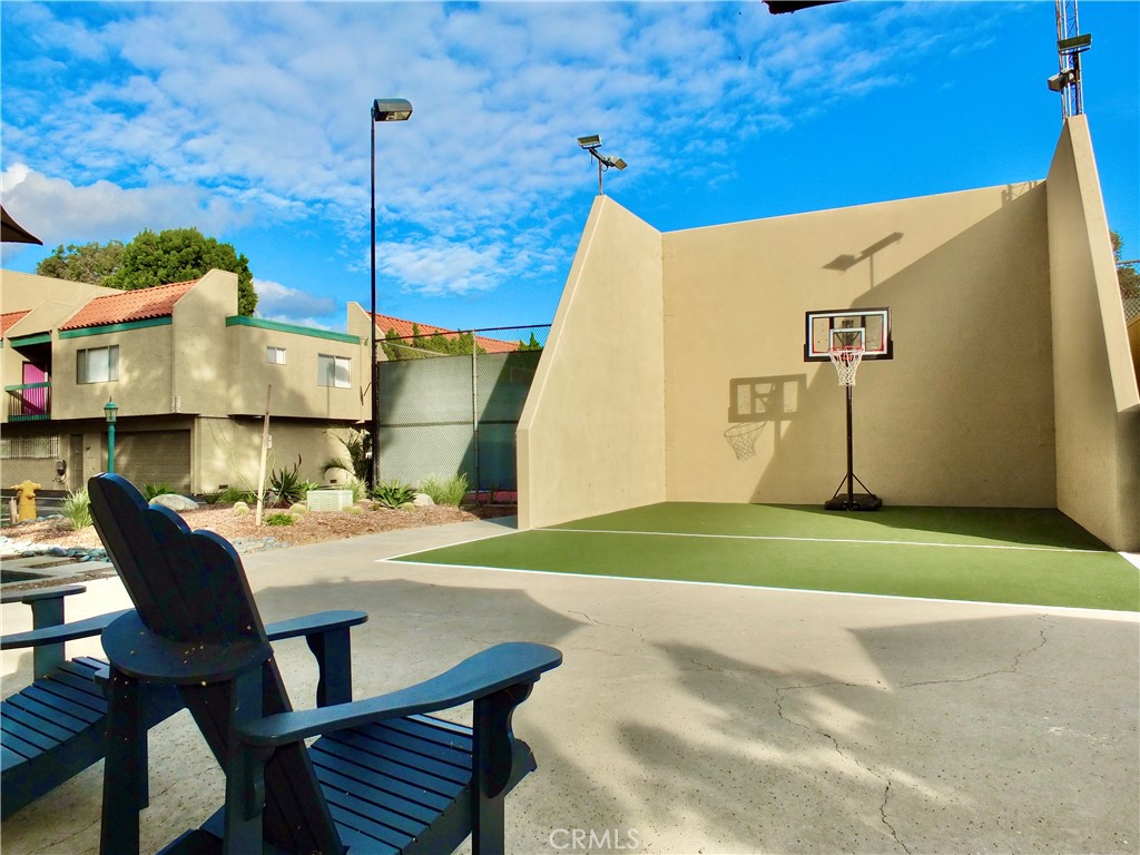 1140 Palo Verde Avenue