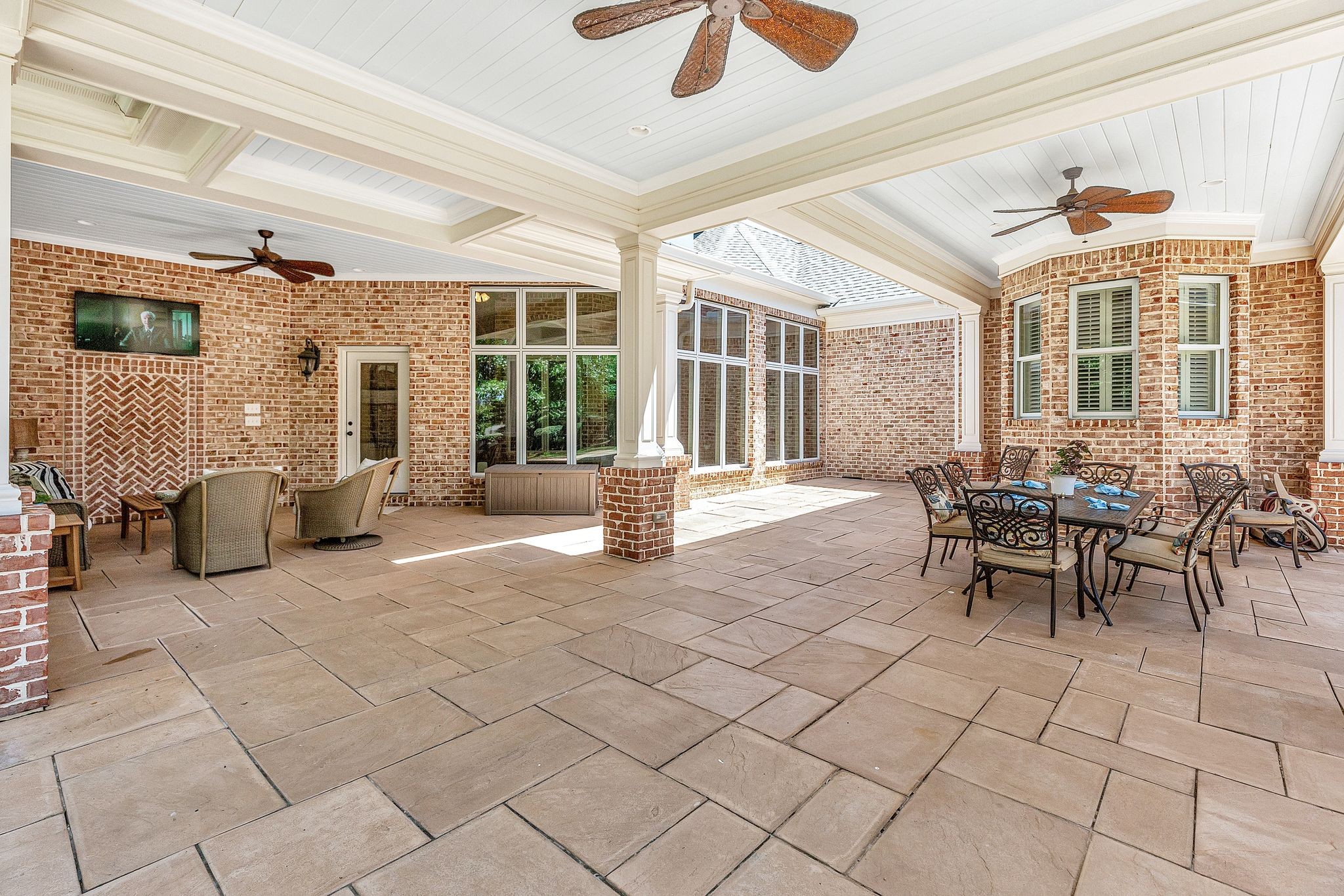 1506 Avellino Circle