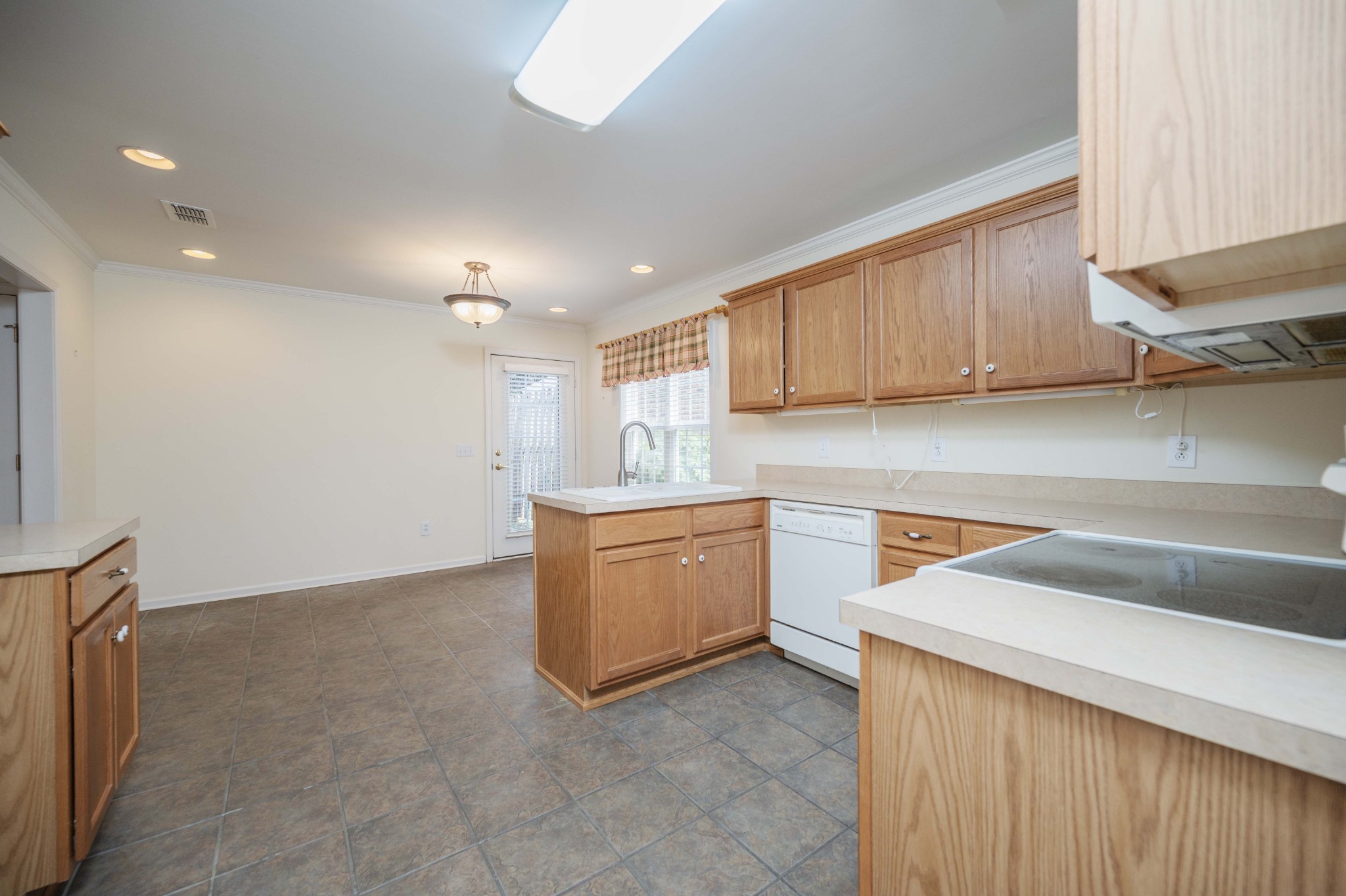 641 Forest Glen Cir