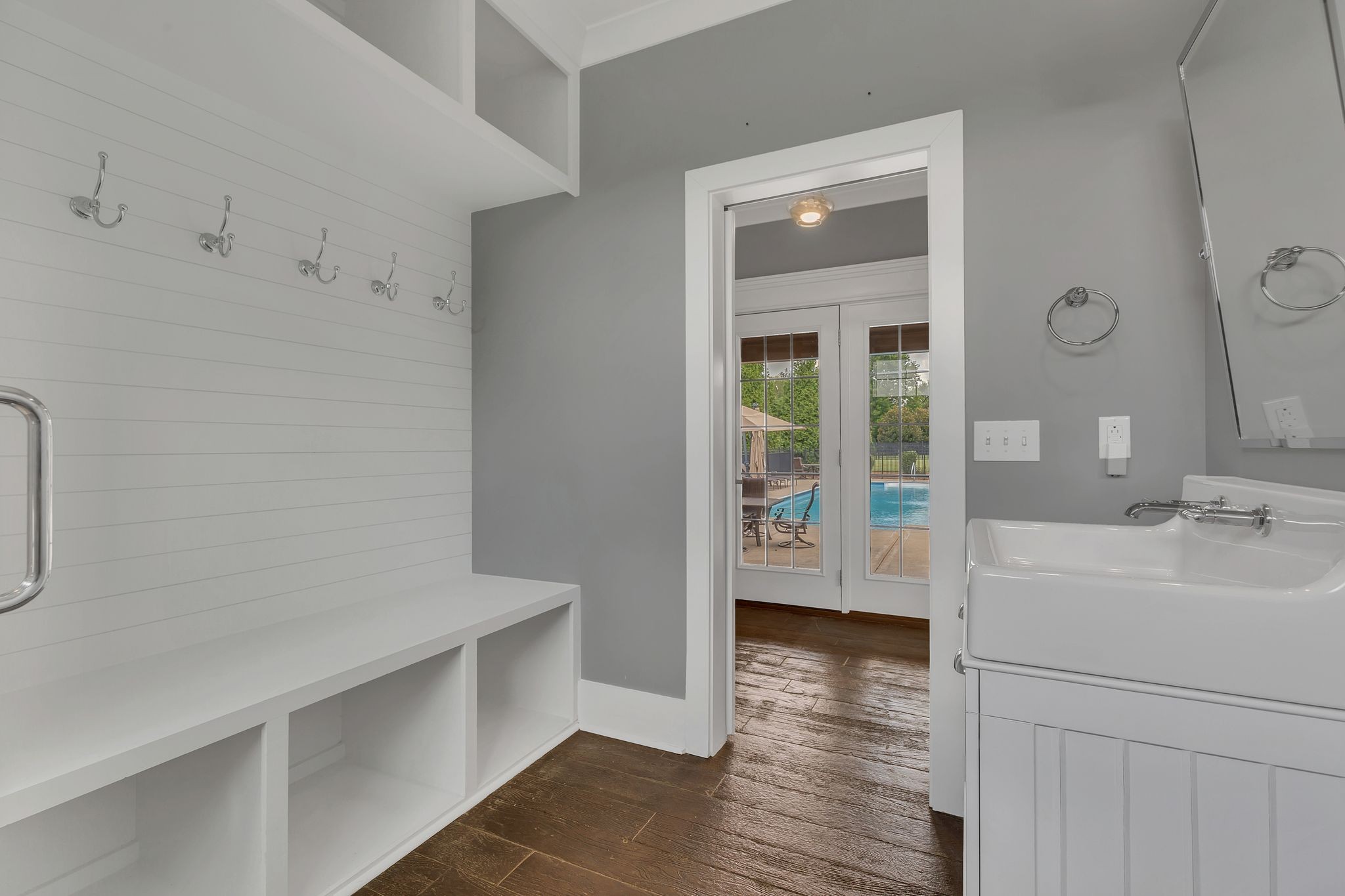 1430 Avellino Cir