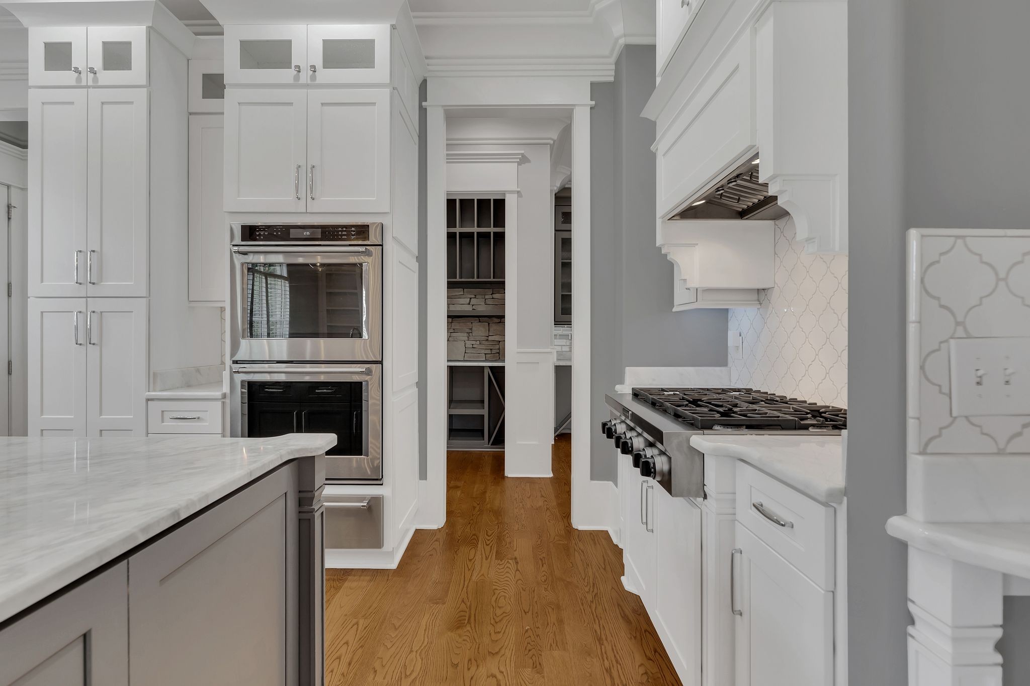 1430 Avellino Cir