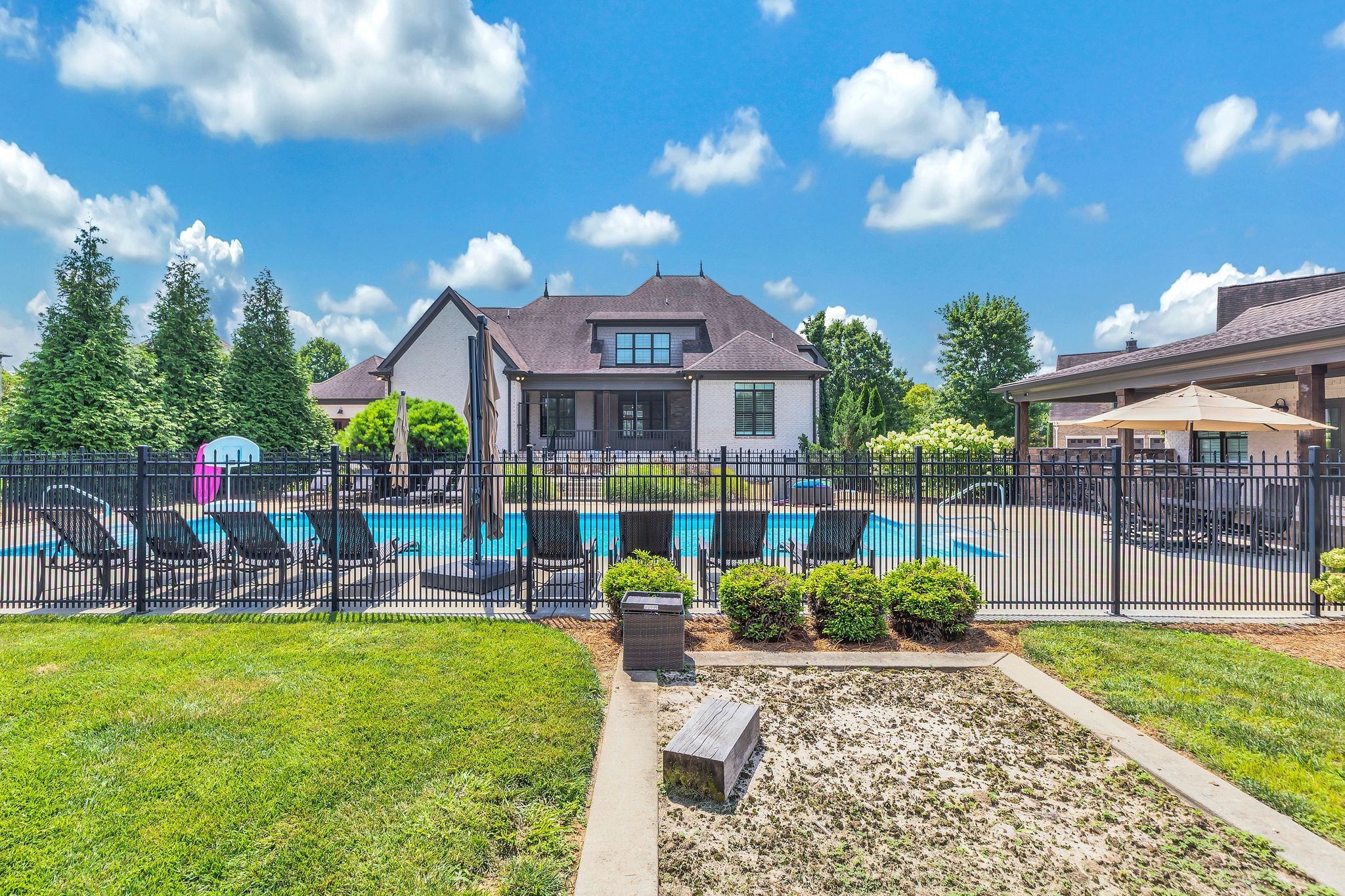 1430 Avellino Cir