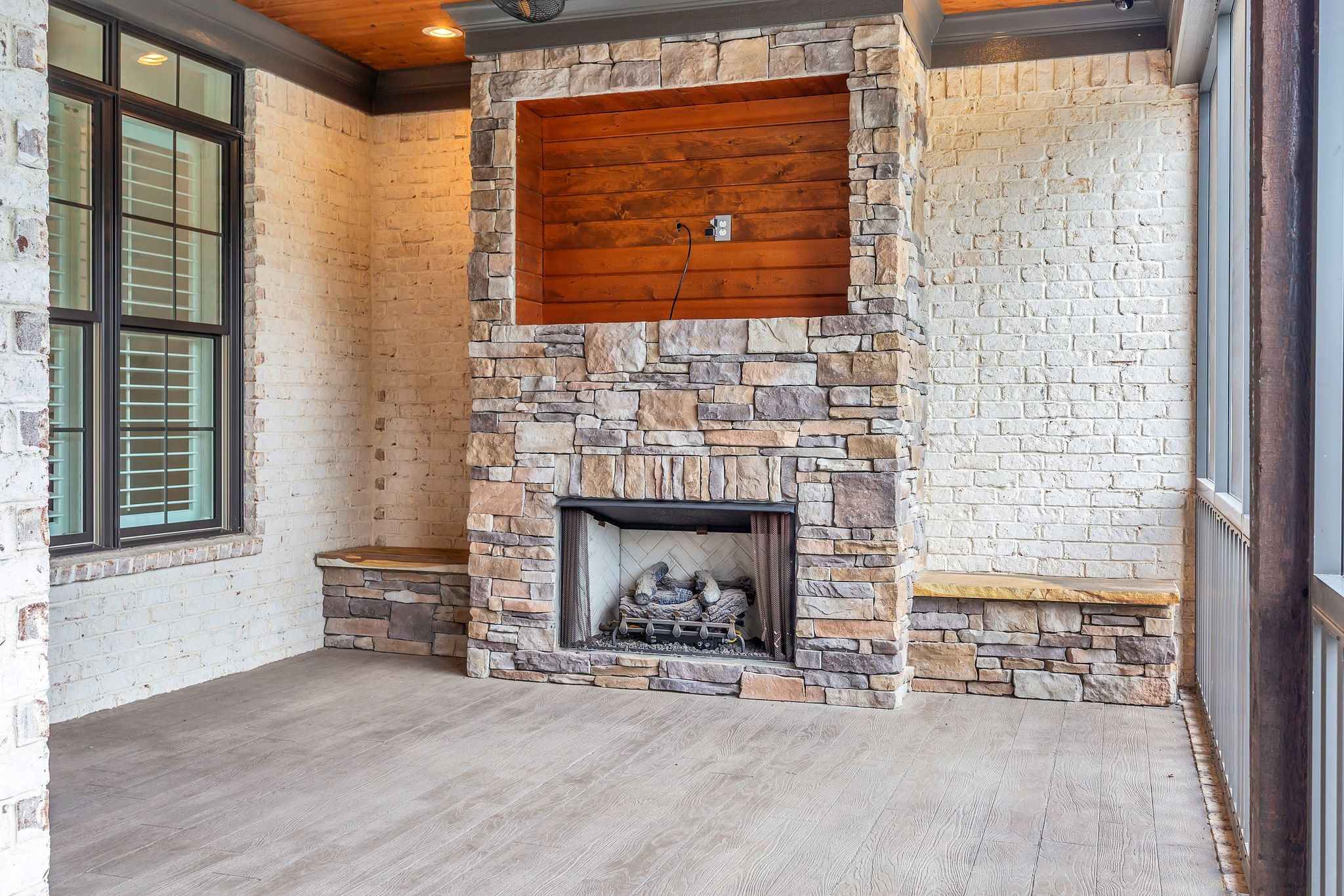 1430 Avellino Cir