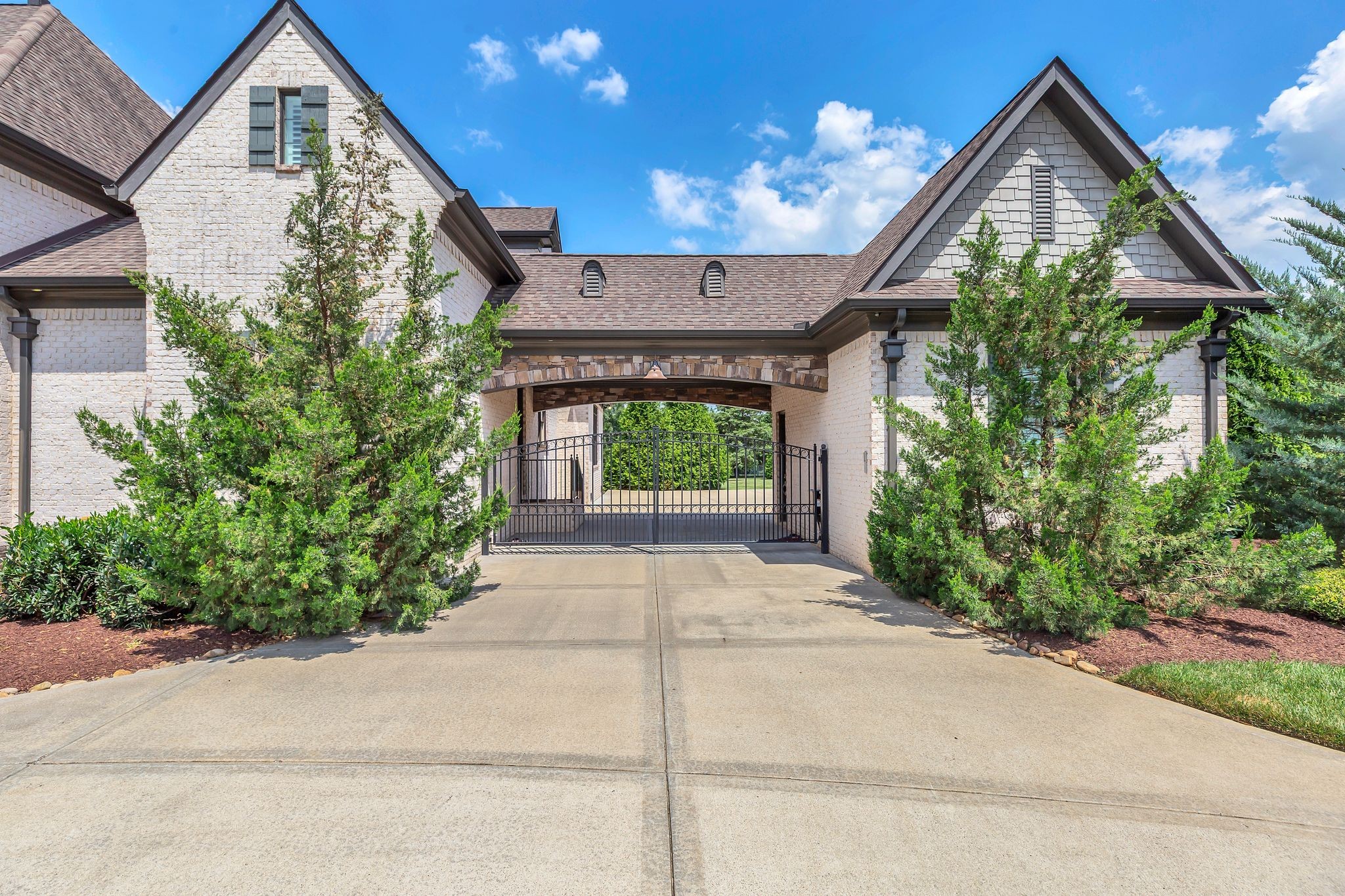 1430 Avellino Cir