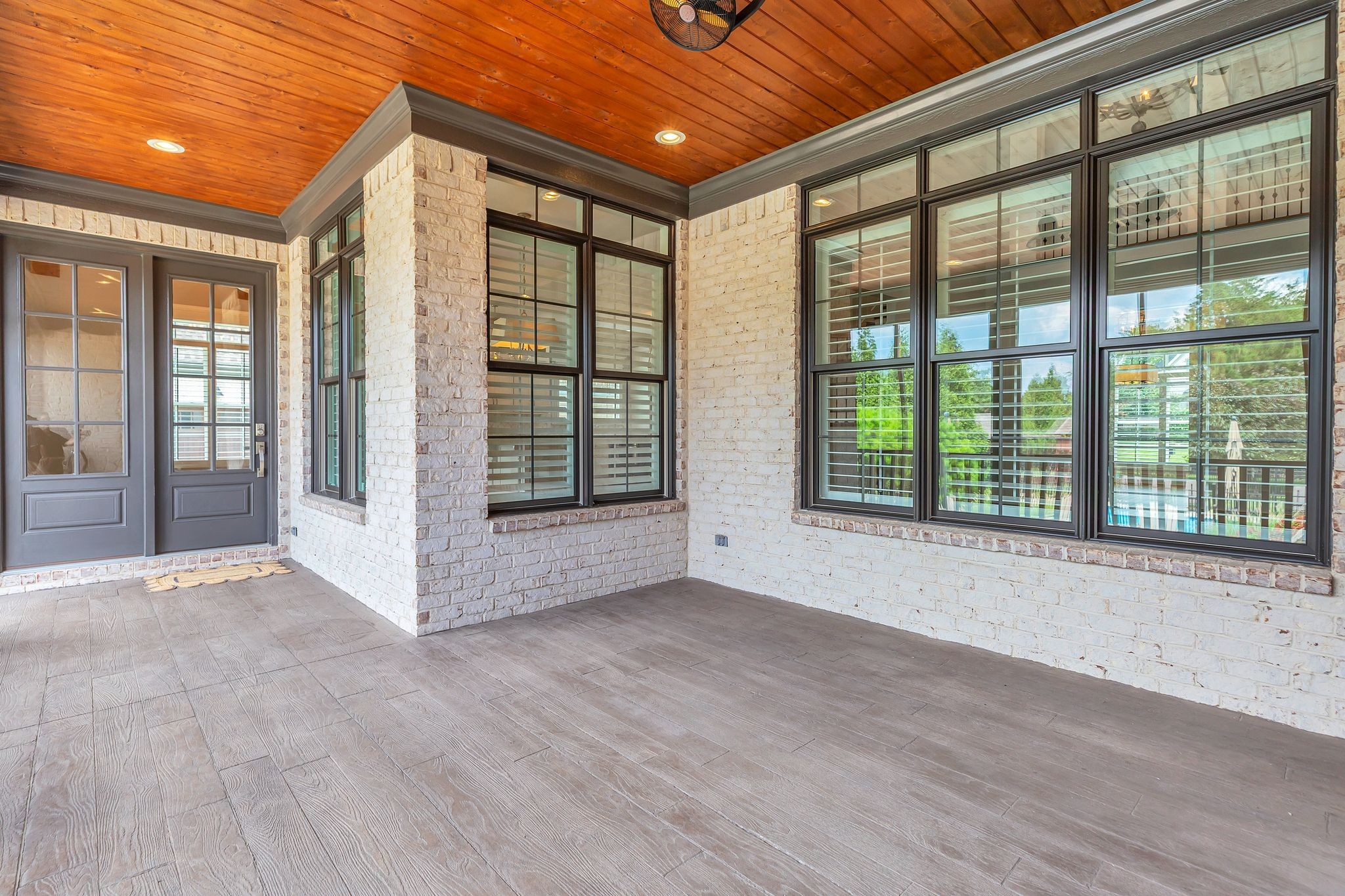 1430 Avellino Cir