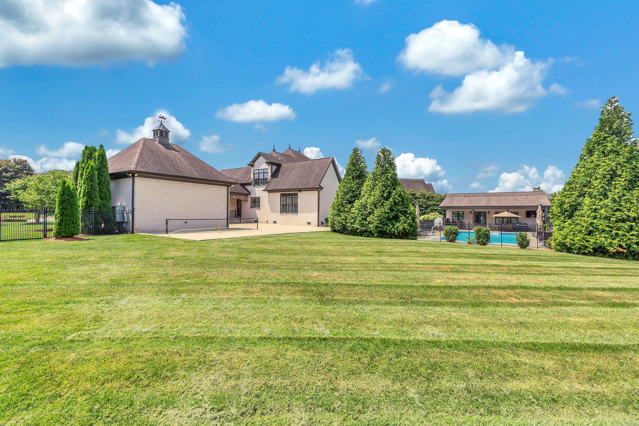 1430 Avellino Cir