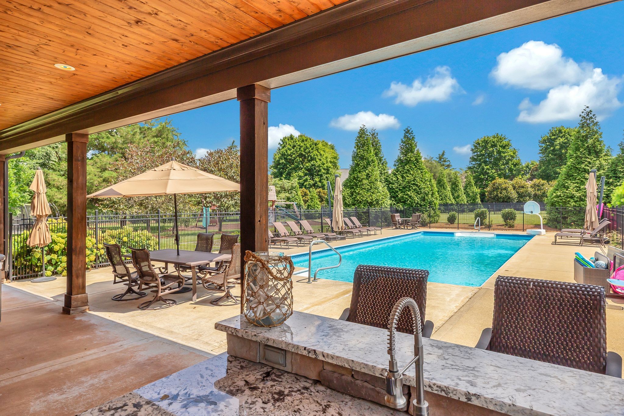 1430 Avellino Cir