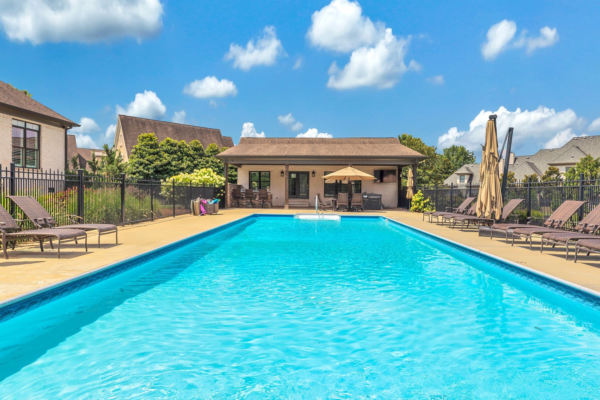 1430 Avellino Cir