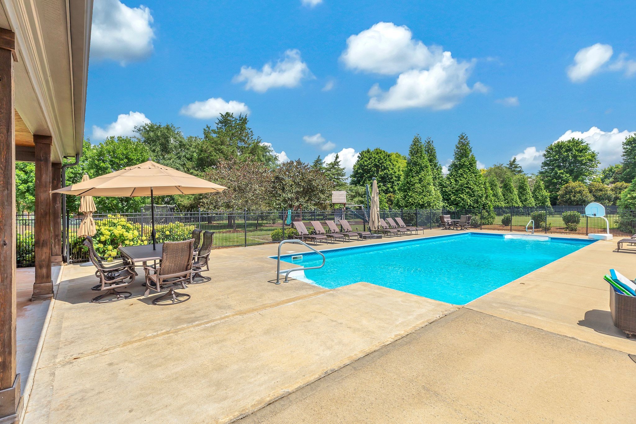 1430 Avellino Cir