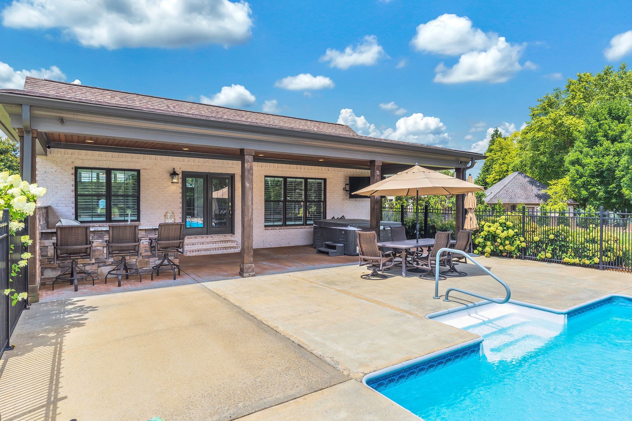1430 Avellino Cir