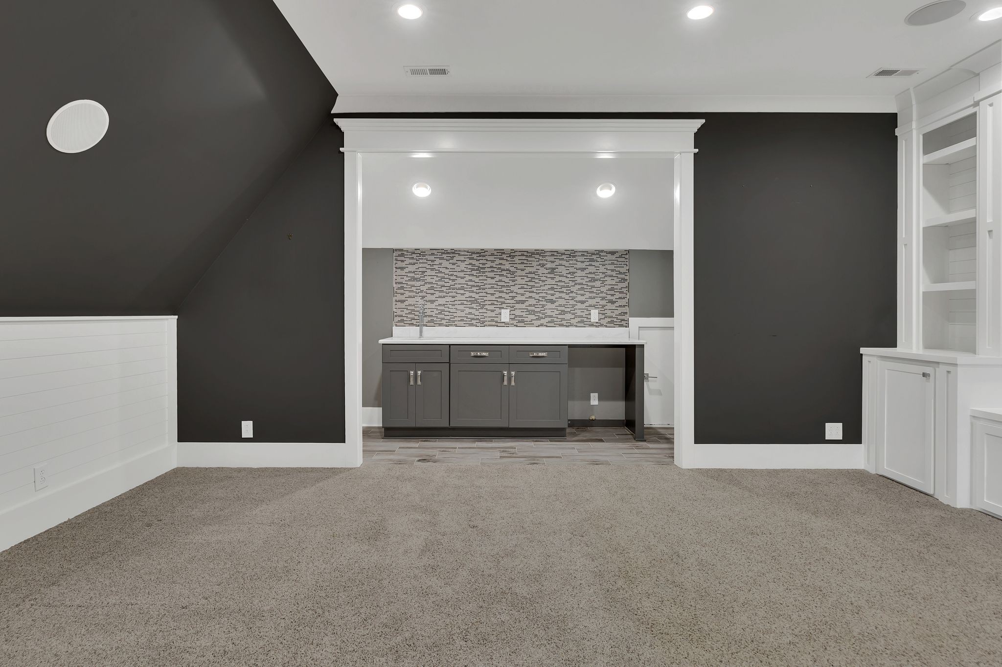 1430 Avellino Cir