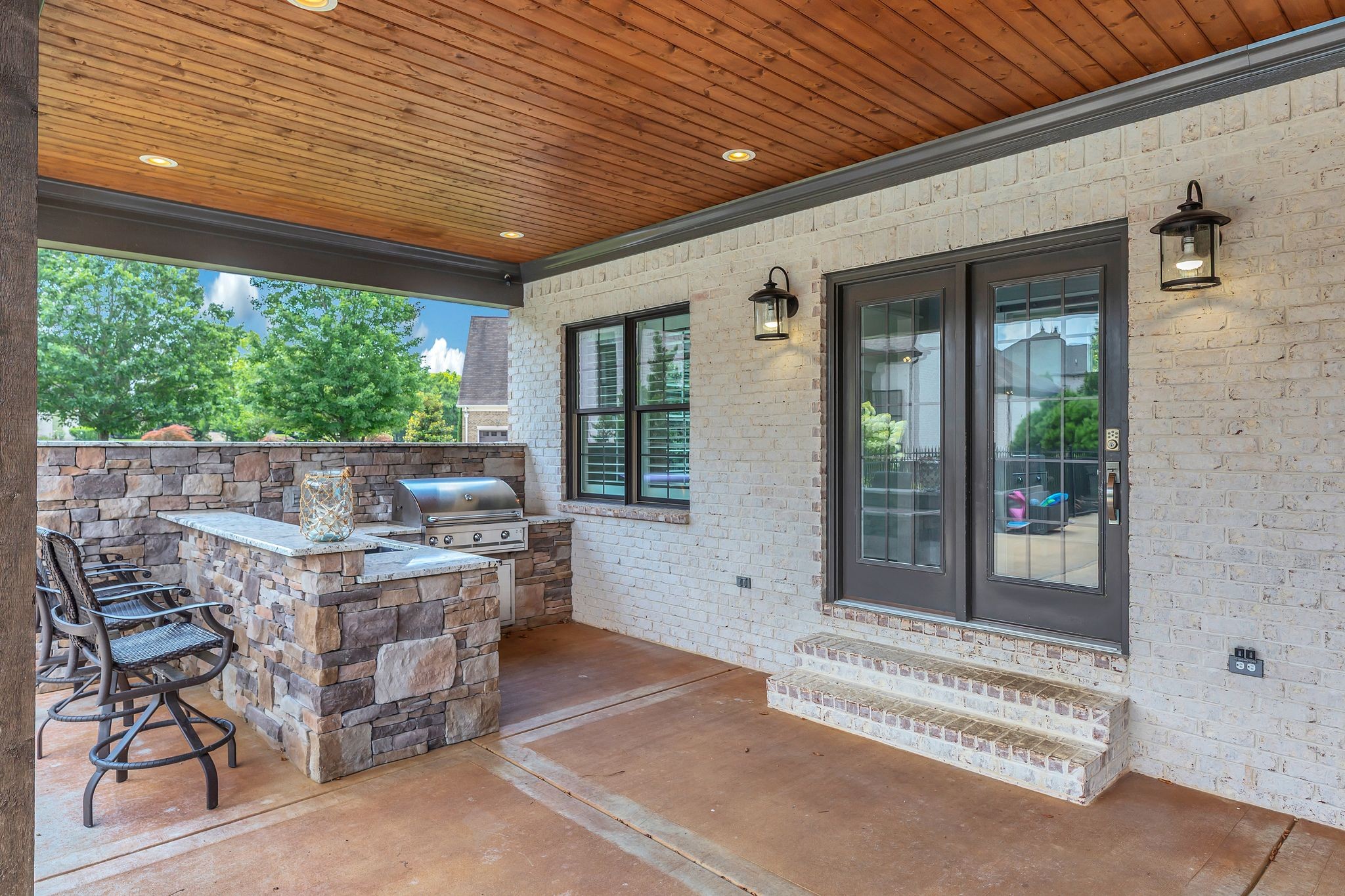 1430 Avellino Cir